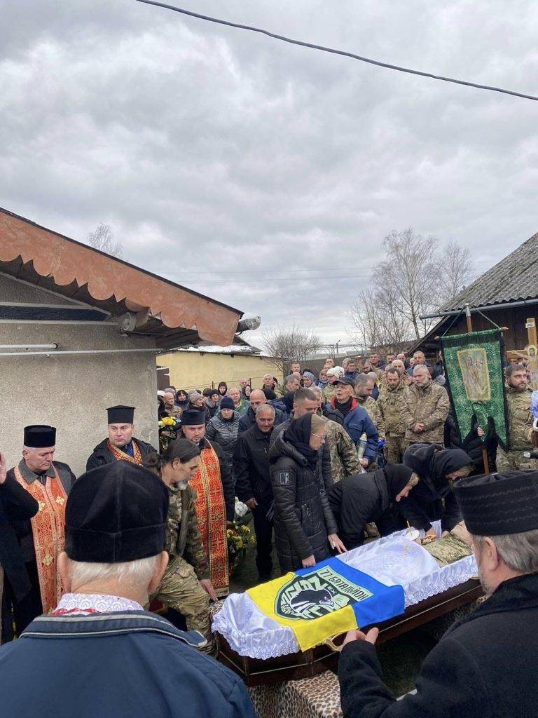 На Франківщині попрощалися з двома мужніми захисниками Василем Данчуком та Василем Федорівим