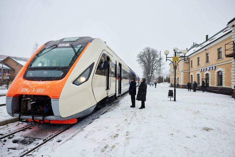 До свят “Укрзалізниця” запустить ще один потяг через Івано-Франківщину