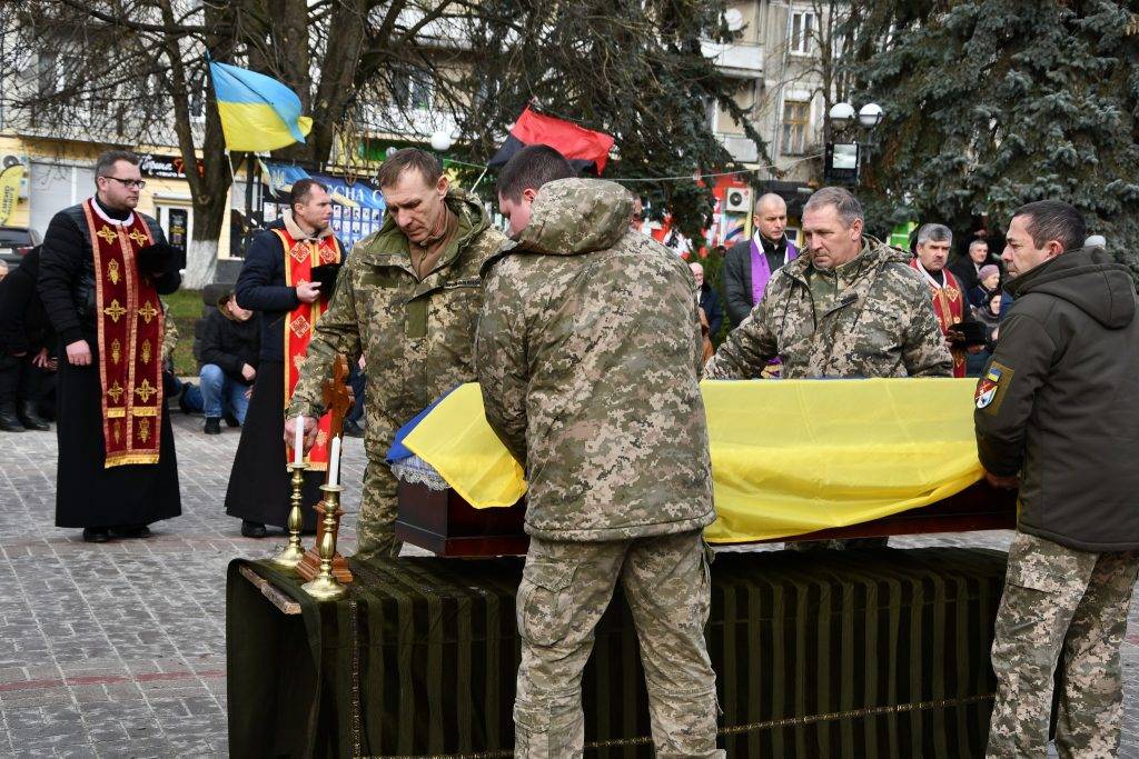 Рогатинська громада з почестями зустріла загиблого бійця Володимира Пилипіва