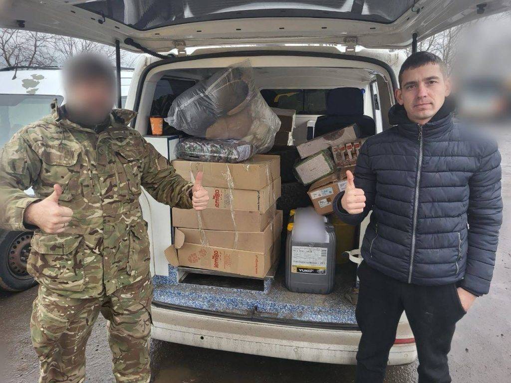 Волонтери Прикарпаття передали військовим на передову посилки