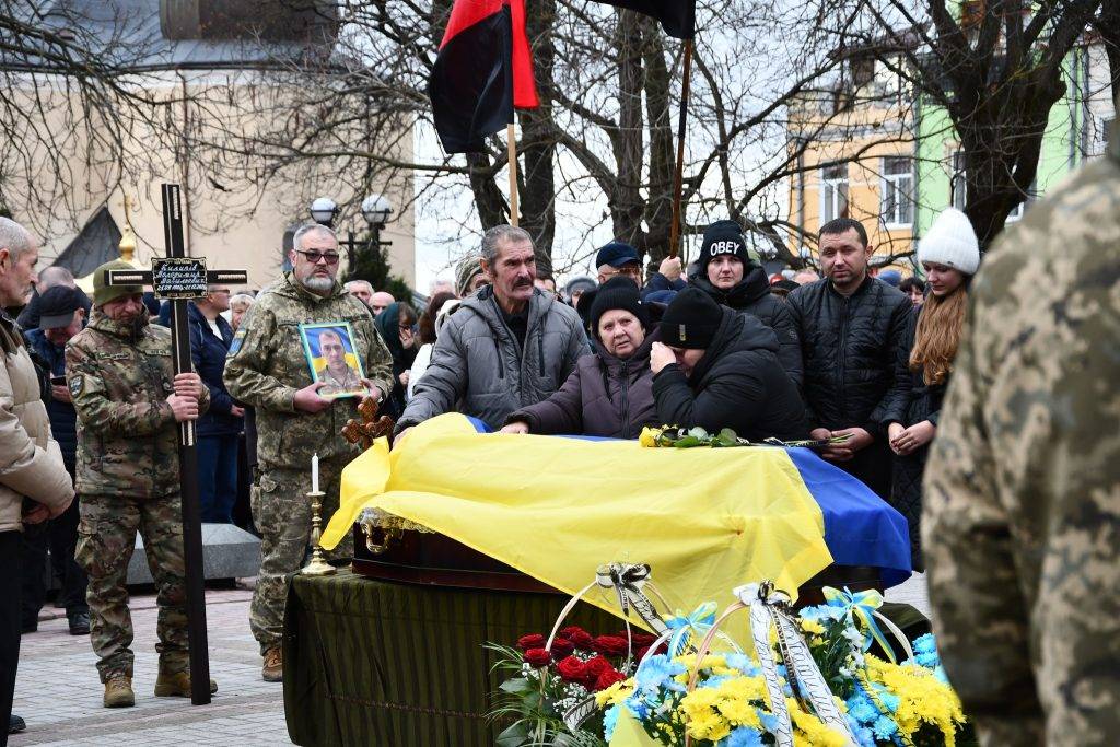 Рогатинська громада з почестями зустріла загиблого бійця Володимира Пилипіва