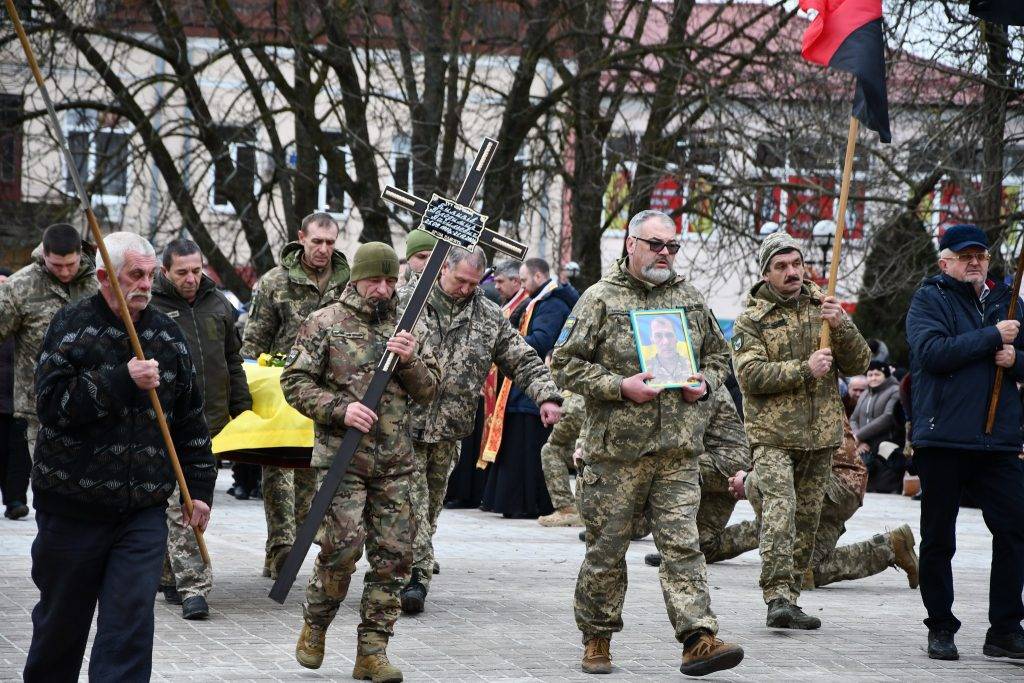 Рогатинська громада з почестями зустріла загиблого бійця Володимира Пилипіва