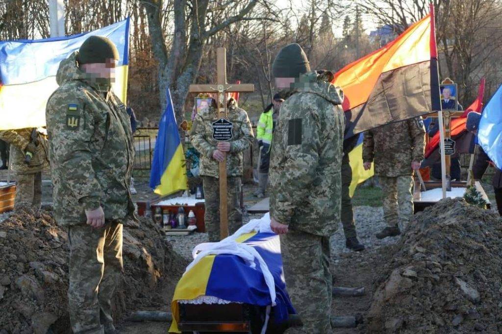 На Алеї Слави у Калуші поховали бійця Володимира Гордишинського