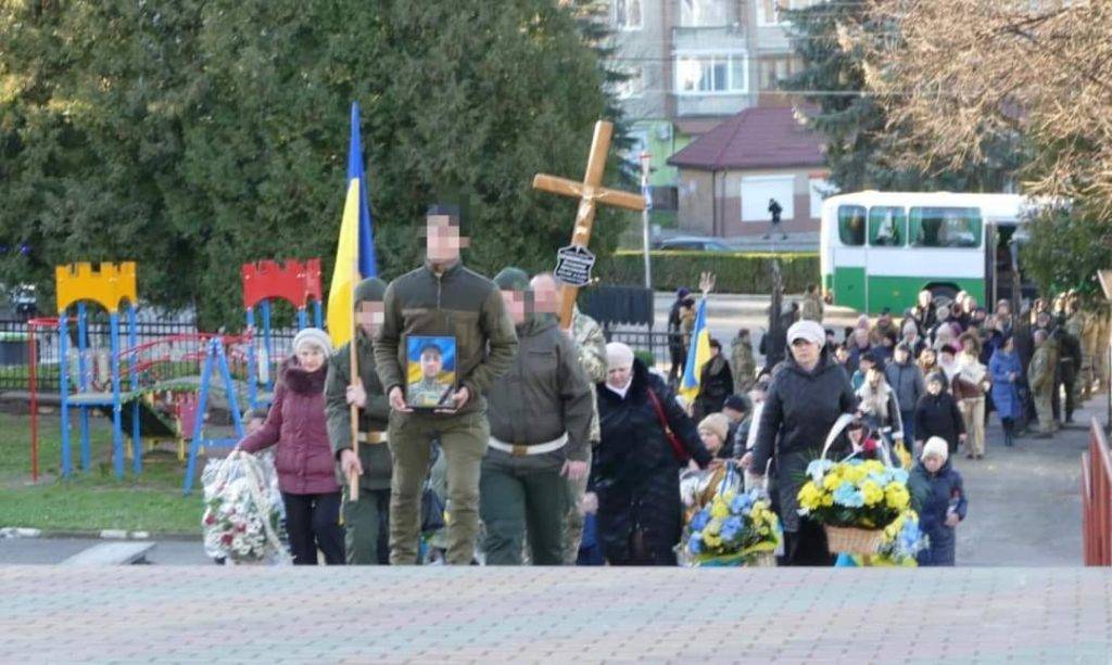 На Алеї Слави у Калуші поховали бійця Володимира Гордишинського