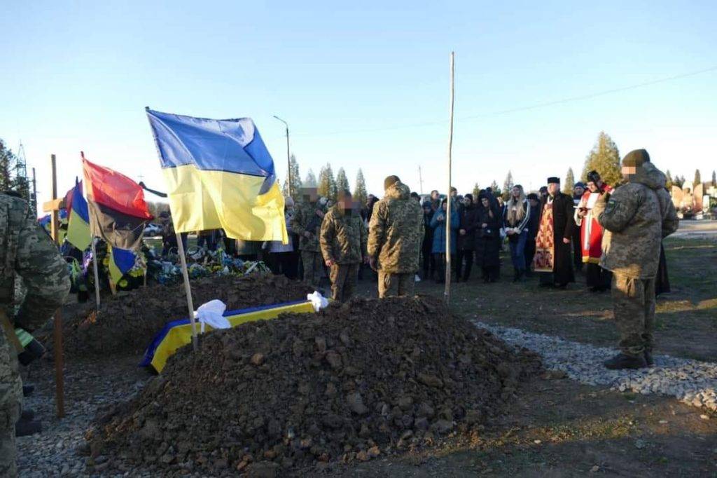 На Алеї Слави у Калуші поховали бійця Володимира Гордишинського