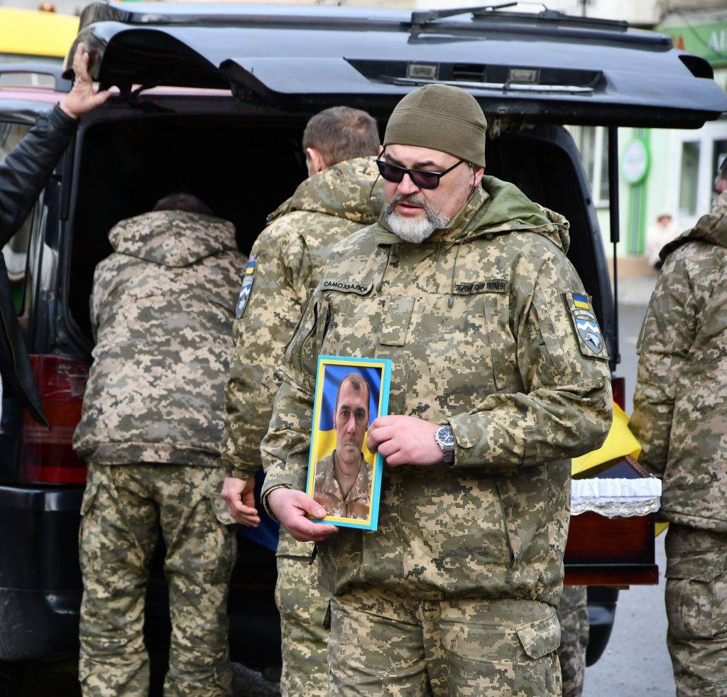 Рогатинська громада з почестями зустріла загиблого бійця Володимира Пилипіва