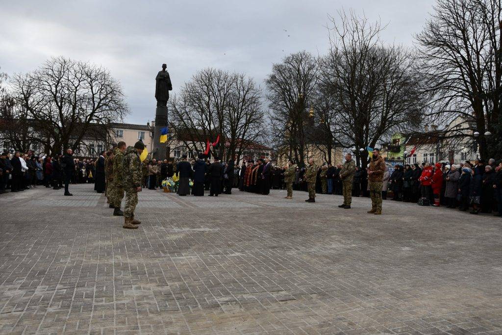 Рогатинська громада з почестями зустріла загиблого бійця Володимира Пилипіва