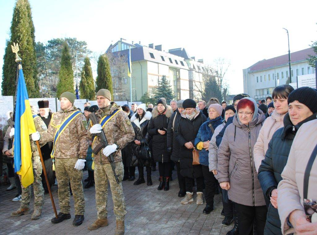 Богородчанщина на колінах зустріла Героя Романа Кицмена