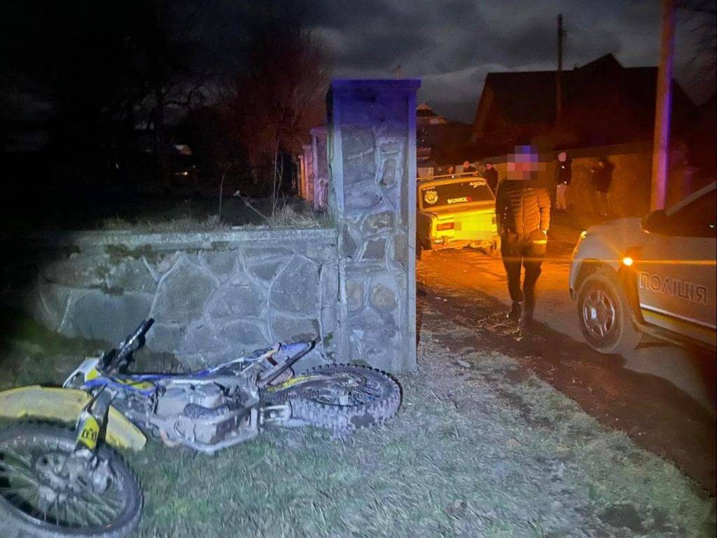 На Франківщині у ДТП постраждав мотоцикліст і загинула жінка. ФОТО