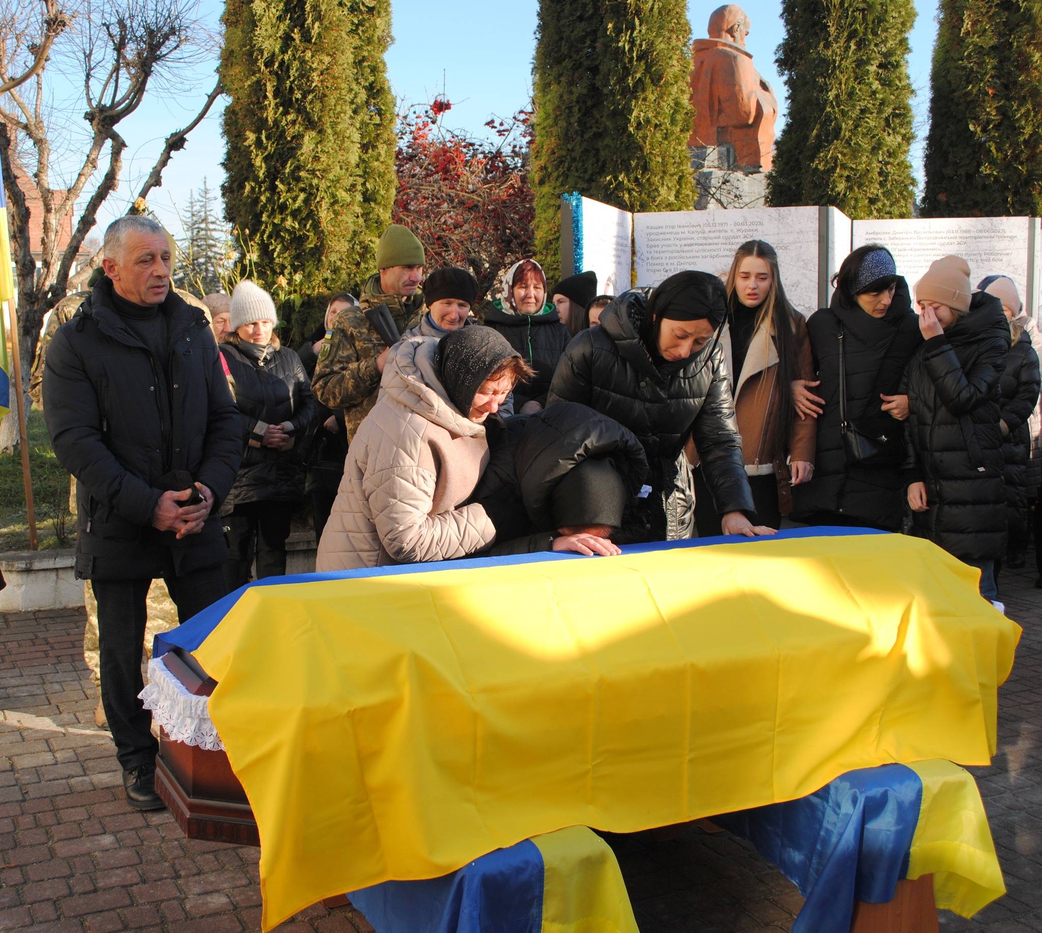 Богородчанщина на колінах зустріла Героя Романа Кицмена