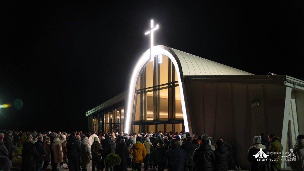 Сотні прочан молилися перед Новим роком у Старуні ФОТО