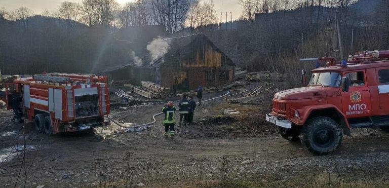 На Верховинщині горіла пилорама