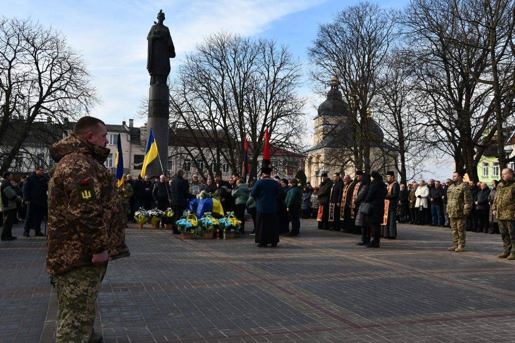 На Рогатинщину прибув скорботний кортеж полеглого Героя Андрія Гарасиміва ФОТО