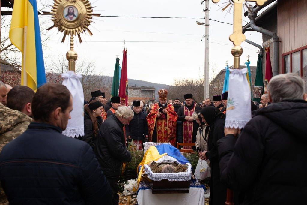 На Прикарпатті провели в останню дорогу полеглого Василя Собка ФОТО