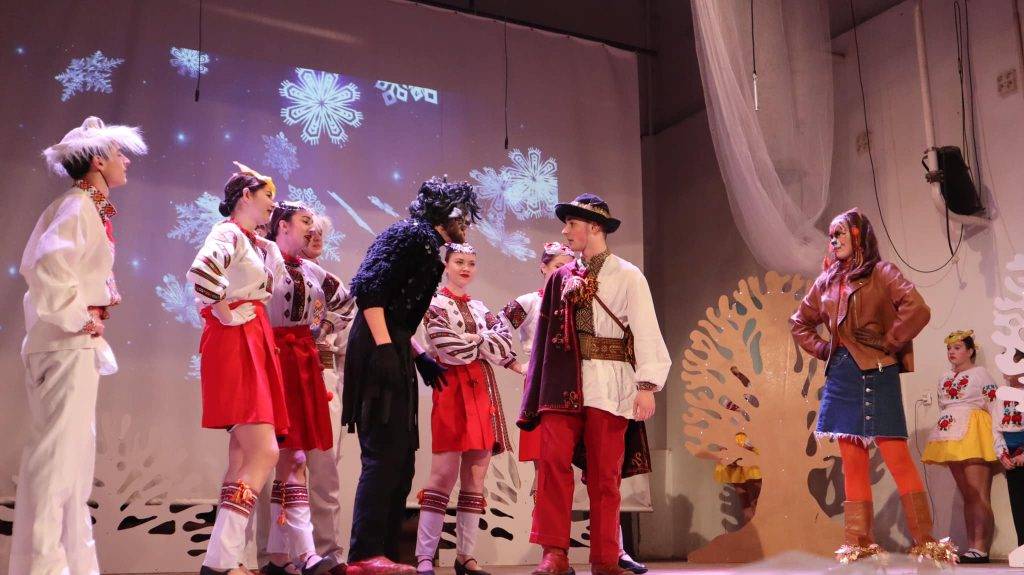 В місті Коломия, для трьохсот дітей пільгових категорій, влаштували свято Різдва