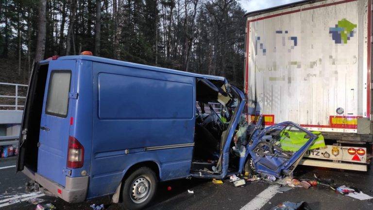 В Польщі мікроавтобус з українцями потрапив у ДТП: є загиблий та поранені. ФОТО