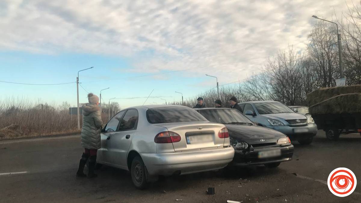В Драгомирчанах зіткнулися автівки. ФОТО