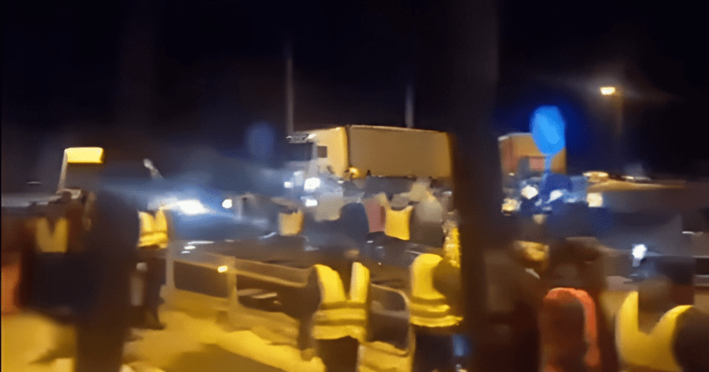 На кордоні з Польщею мікроавтобус збив трьох українських водіїв: подробиці від МЗС
