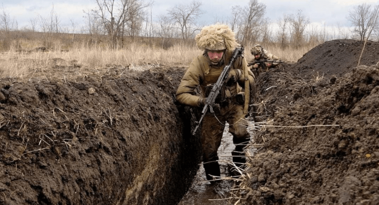 Україна укріплює оборону по всій лінії фронту, - британська розвідка