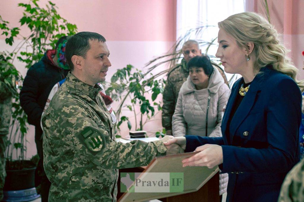 У Франківську з нагоди Дня Збройних Сил України відзначили нагородами військових та волонтерів