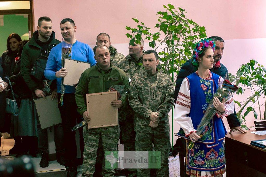 У Франківську з нагоди Дня Збройних Сил України відзначили нагородами військових та волонтерів