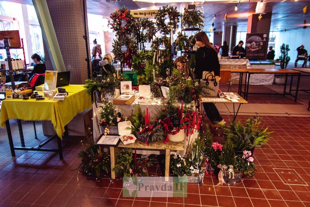 У Франківську на FOODOTEKA запрацював Різдвяний ярмарок. ФОТОРЕПОРТАЖ