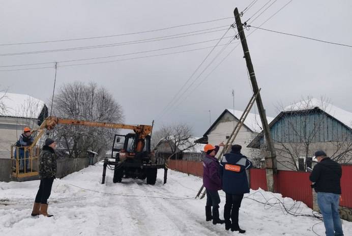 Які особливості роботи прикарпатських енергетиків взимку