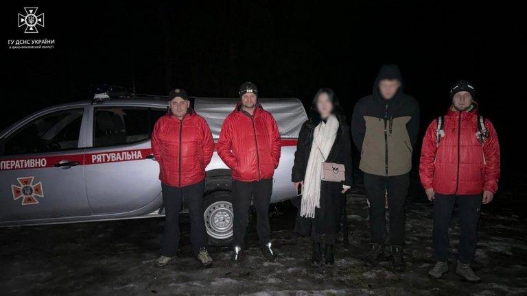 Двоє туристів заблукали біля скель Довбуша