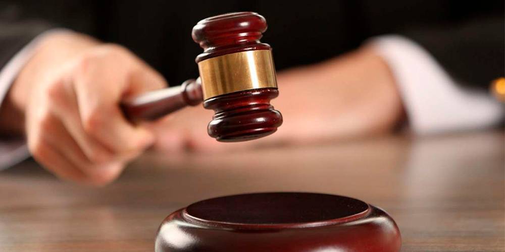 Судили прикарпатця, чий син ходив по вулиці в балаклаві та лякав людей ножем