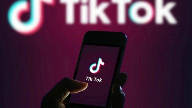 Через коментар у TikTok франківка розбила смартфоном голову підлітку