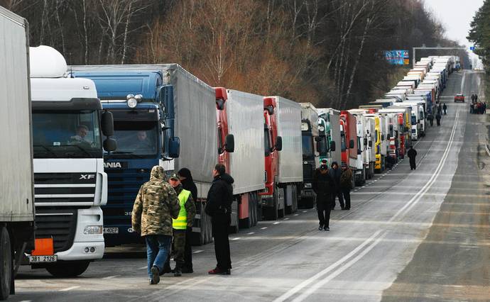 Польща хоче зняти блокаду кордону для українських вантажоперевізників до Різдва