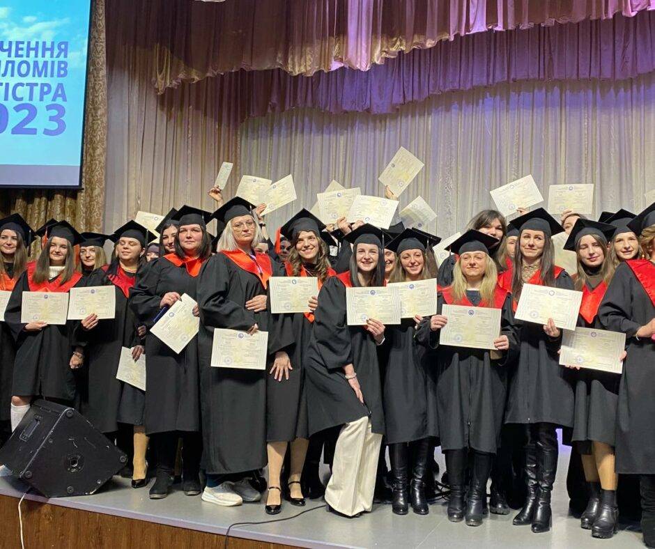У Прикарпатському університеті вручили дипломи випускникам-магістрам