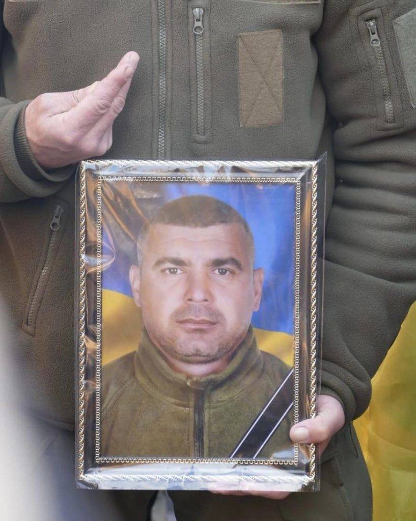 Мешканці Калущини навіки попрощалися із солдатом Ігорем Лаврівим