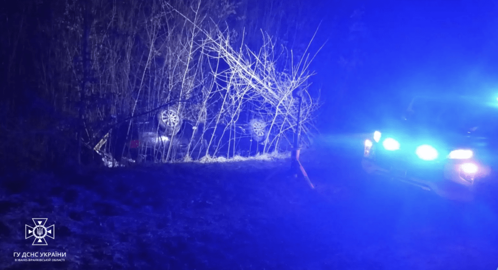 В новорічну ніч у Богородчанах перекинувся автомобіль