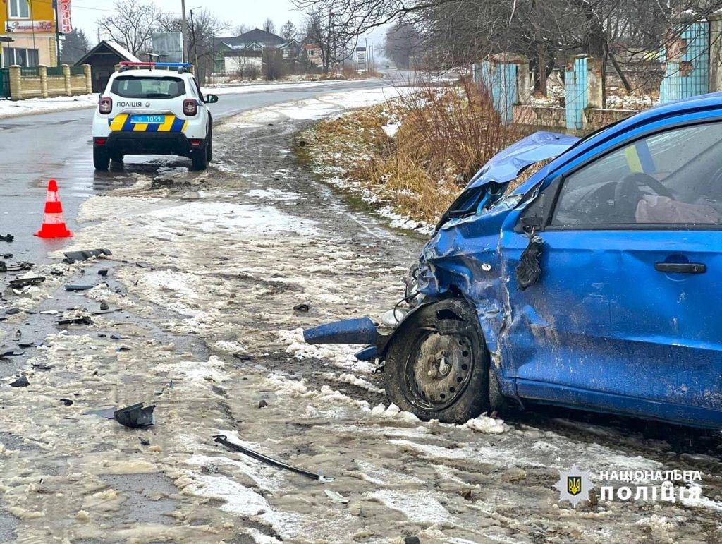 На Надвірнянщині зіткнулись дві автівки, є травмовані. ФОТО