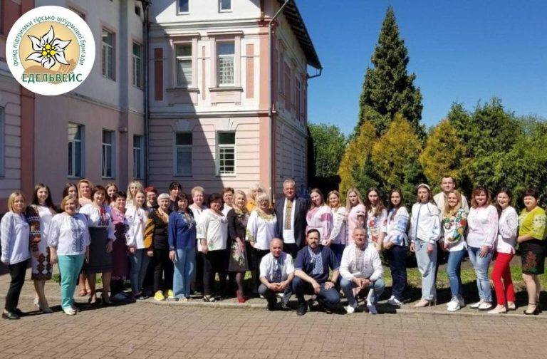 Медики у Коломиї віддали одноденний заробіток на потреби військових