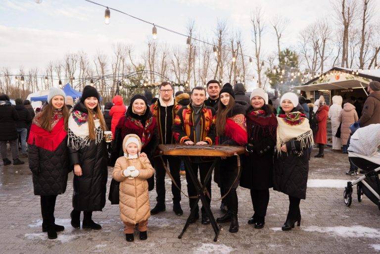 З пампухами та дітлахами: в Парку Історії Землі відсвяткували Розколяду