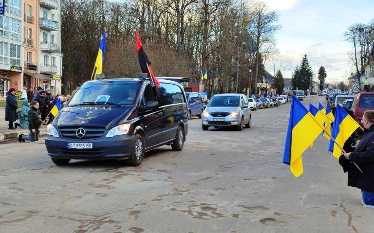 У Тлумачі попрощалися із захисником Романом Смалюгою