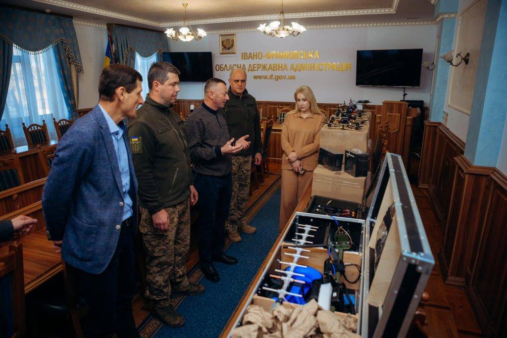 Прикарпатській бригаді ТрО передали обладнання на майже 1,5 мільйона гривень