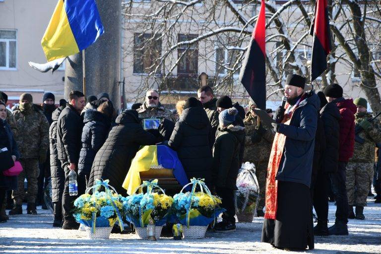 У Рогатині відбулася поминальна панахида та прощання з воїном Любомиром Гуменним