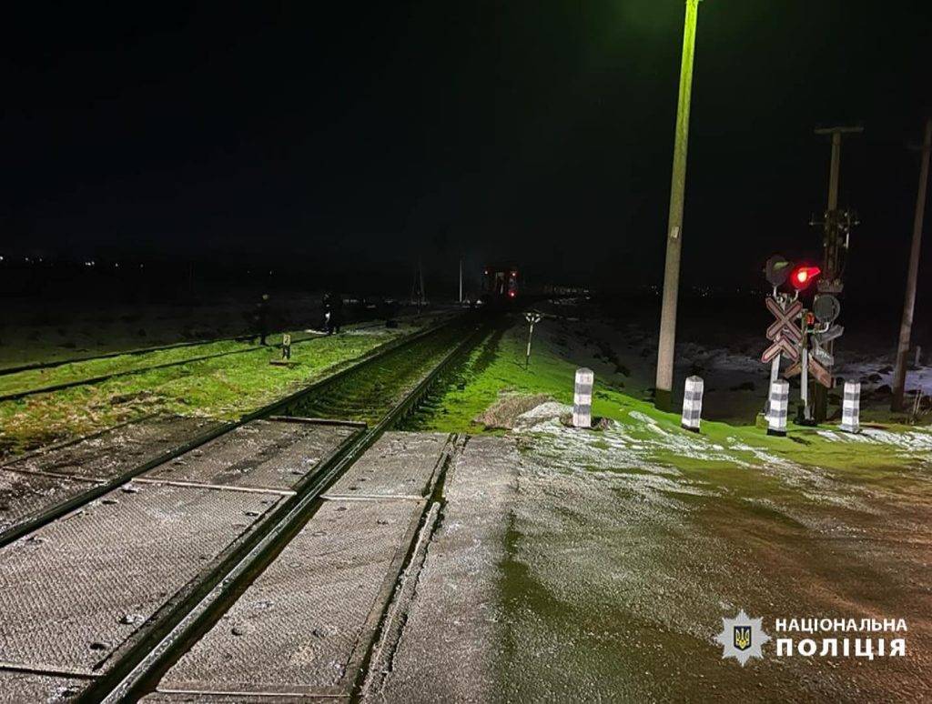 Водій загинув: біля Франківська авто зіткнулось з потягом. ФОТО
