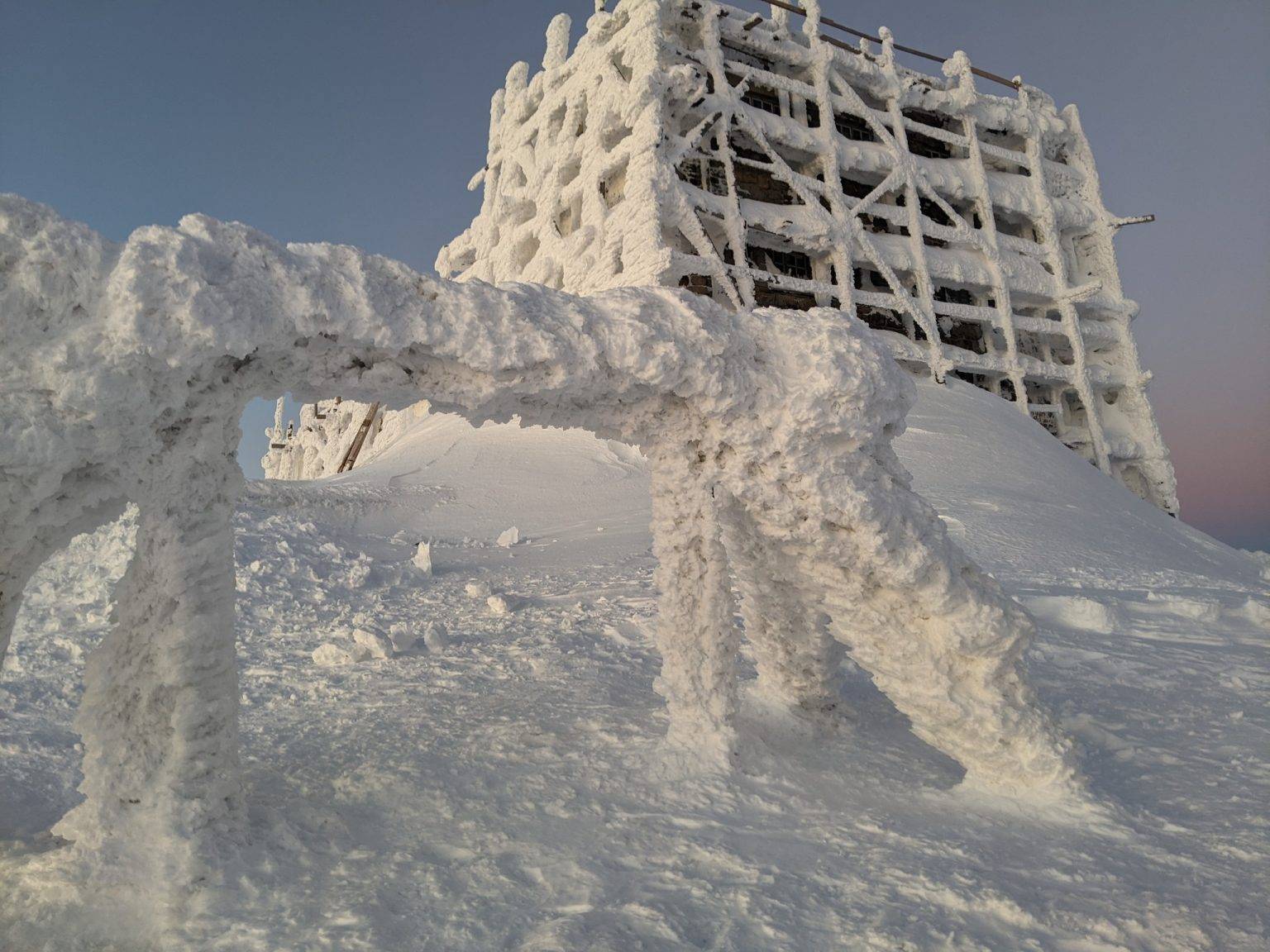 На верхів’ях Карпат температура опустилася до 12 градусів морозу
