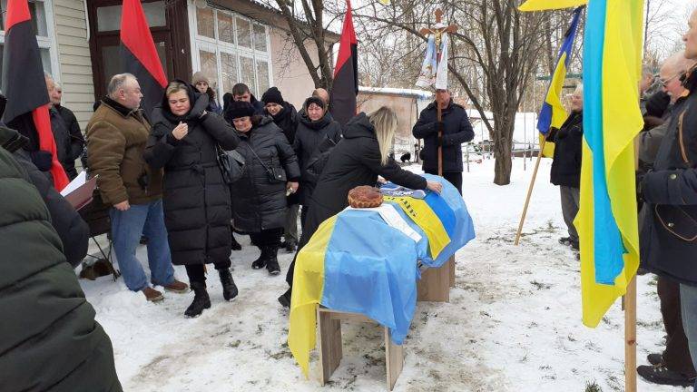 На Прикарпатті зустріли траурний кортеж з тілом Героя Миколи Бурачка