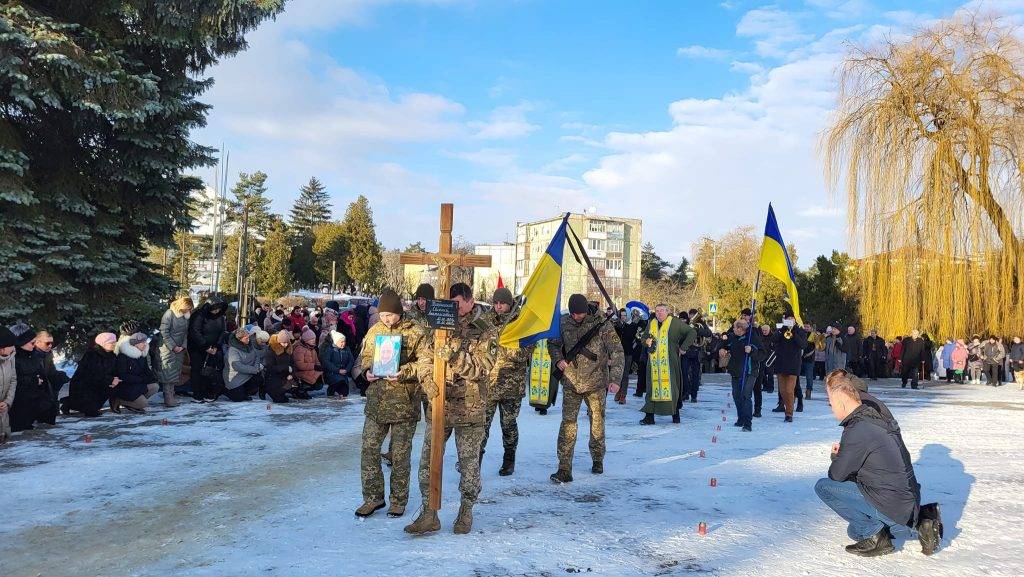 Бурштинська громада попрощалася із загиблим на війні Героєм Євгенієм Бояршиновим