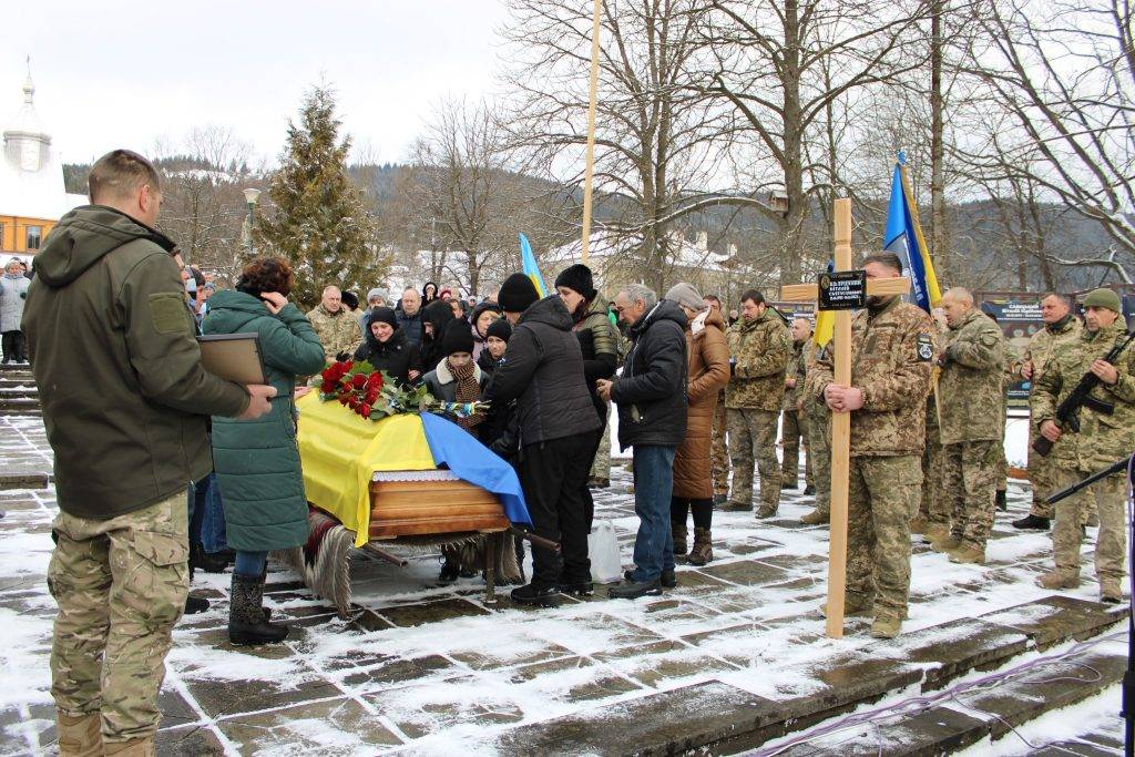 У Верховині зустріли полеглого на війні захисника Віталія Кварцяного