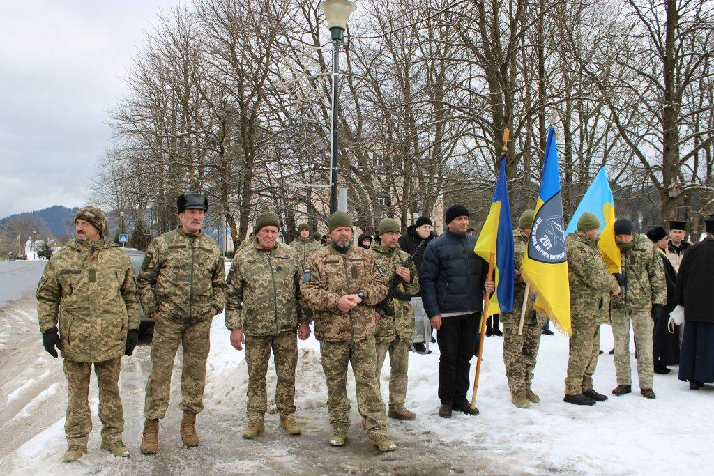 У Верховині зустріли полеглого на війні захисника Віталія Кварцяного