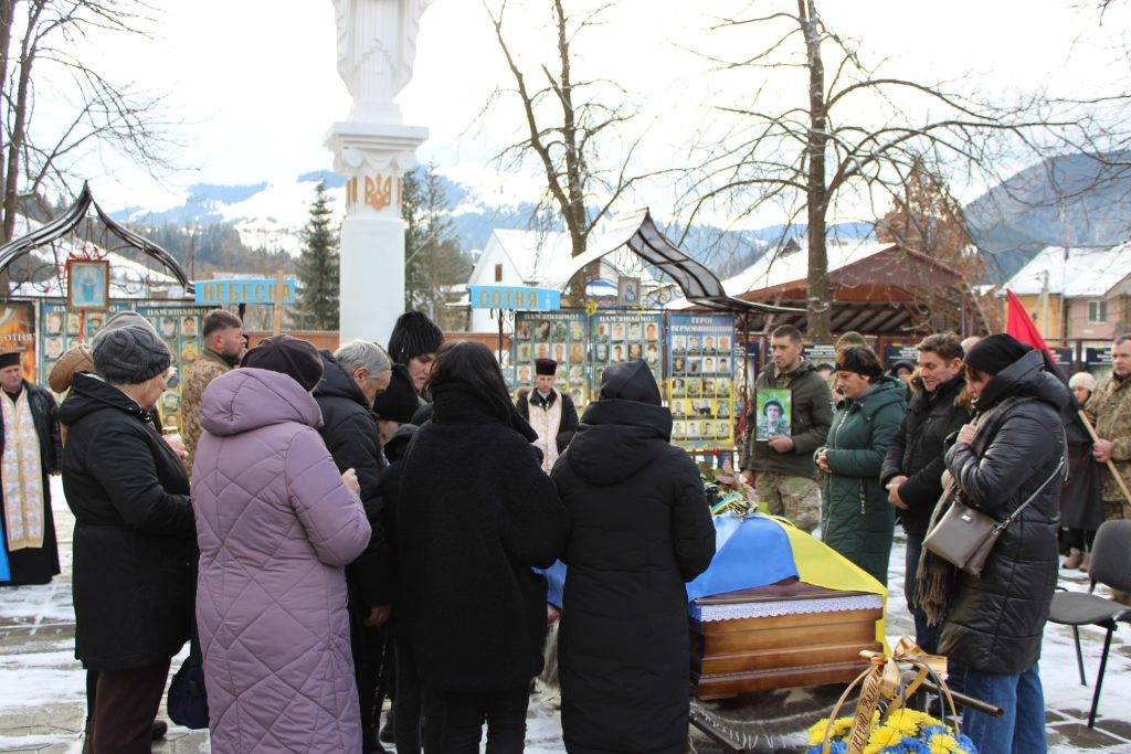 У Верховині зустріли полеглого на війні захисника Віталія Кварцяного