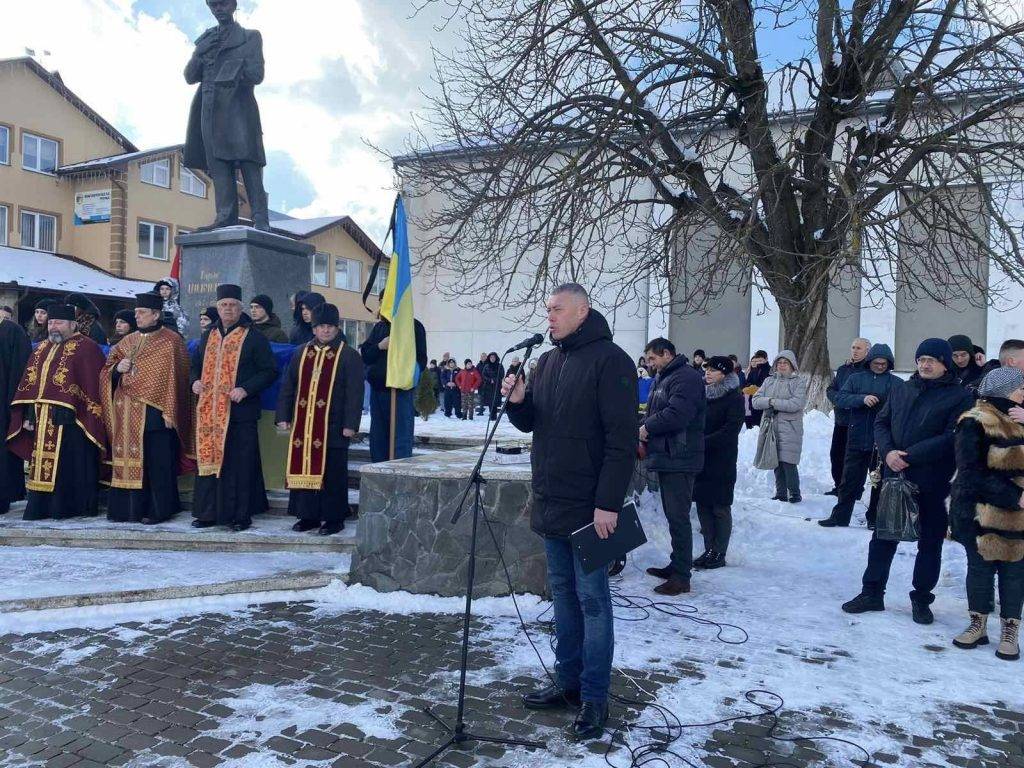 На щиті повернувся до рідної домівки прикарпатець Дмитро Вежбіцький