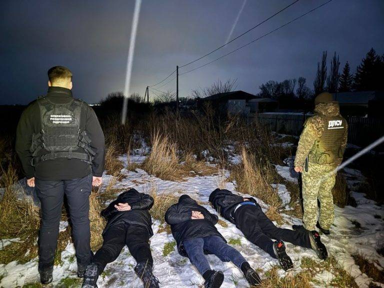 Прикордонники затримали трьох ухилянтів, які намагалися втекти до Румунії