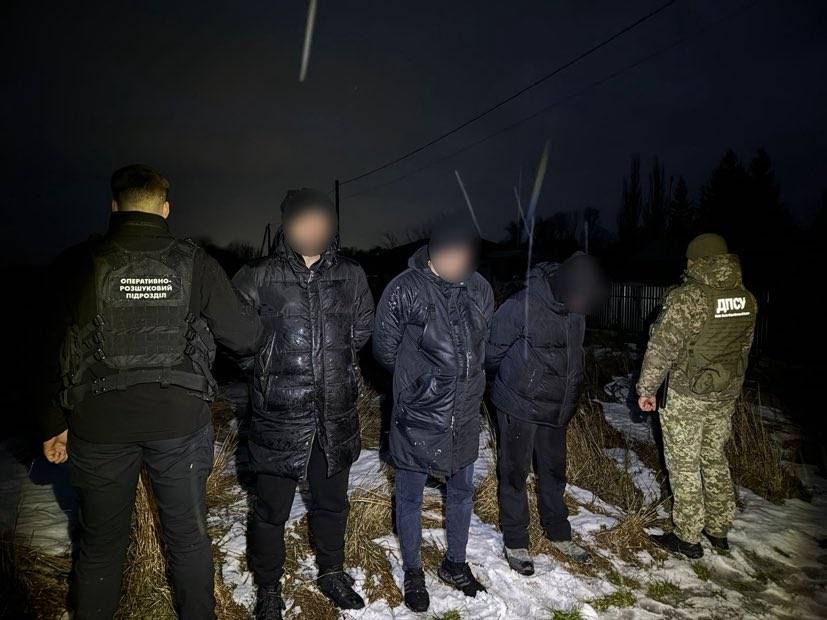 Прикордонники затримали трьох ухилянтів, які намагалися втекти до Румунії